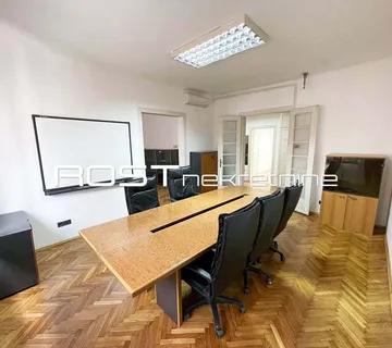 CENTAR - Laginjina - 76 m2, 4-sobni + BALKON - NAMJEŠTEN - novouređeni - Zagreb