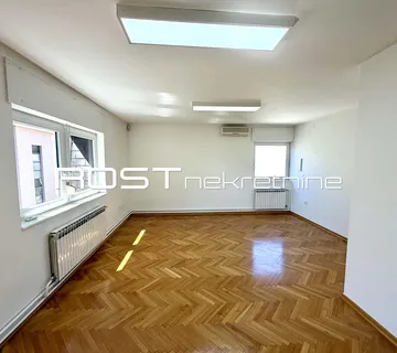 KVATERNIKOV TRG - Heinzelova - 100 m2, 4-sobni + PARKING - Zagreb