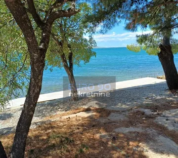 Rovanjska-Lijepa Samostojeća Kuća Sa Dva Stana, 150 M Od Mora - Rovanjska, Jasenice