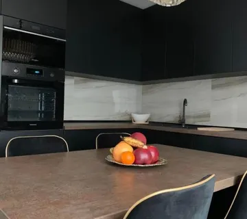 Kuhinja lakirana mat - cover