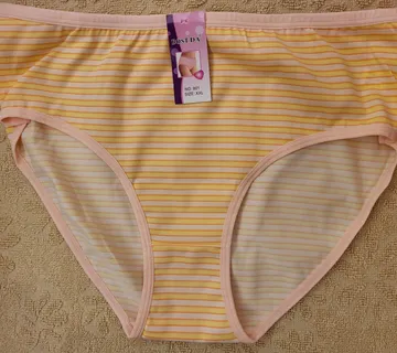 Nove gaćice s etiketom - cover