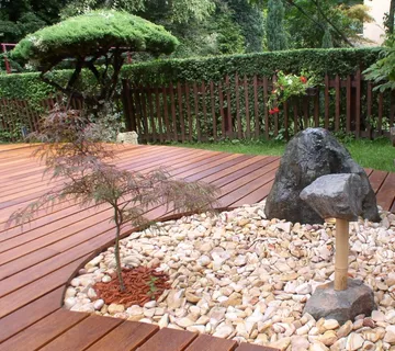 Ukrasni oblutak Politico - cover