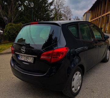 Opel meriva - cover