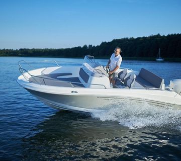 QX 625 plovilo - cover