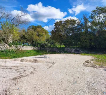 Građevinsko zemljište s građevinskom dozvolom i započetom gradnjom - cover