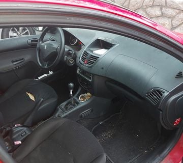 Prodajem peugeot 206+ 1.4 urban - cover