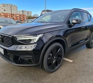 VOLVO XC40 B3-A PLUS BLACK EDITION - cover