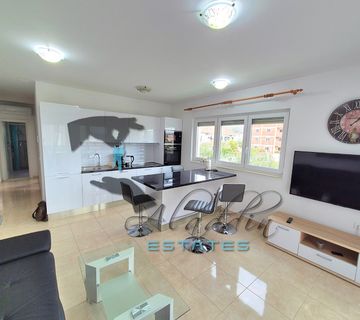 Seget Donji, spektakularan stan s pogledom, prvi kat, 61 m2 - cover