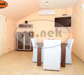 Četverosoban apartman-Novalja