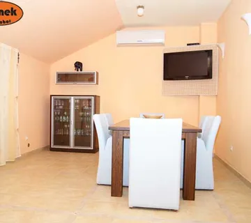 Četverosoban apartman-Novalja - cover