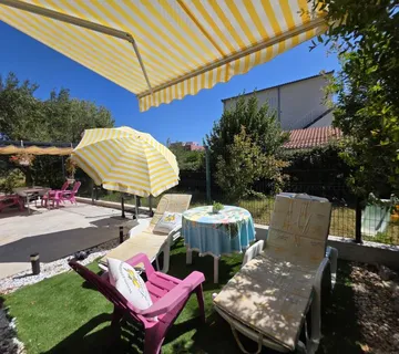 Samostojeća kuća s okućnicom, Kaštel Lukšić (prodaja) - cover