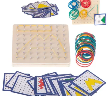 Montessori drvena slagalica Geoboard s gumicama i karticama - Pribislavec