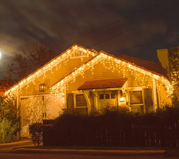 Božićna LED zavjesa s daljinskim upravljačem 300 LED – toplo bijela - Pribislavec