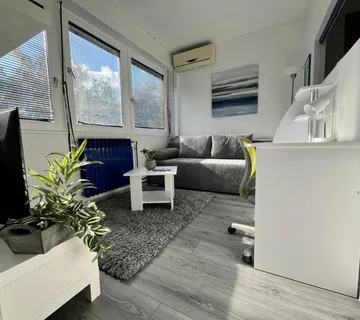 ŠARMANTAN, NOVOUREÐEN I NAMJEŠTEN STAN (40 m2) S BALKONOM, SLOBOŠTINA - cover