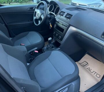 Škoda Yeti 2,0 TDI, KLIMA, SERVIS, NOVE GUME - cover