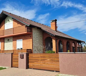 Čeminac, prodaja, adaptirana obiteljska kuća na parceli od 1142 m2 - cover