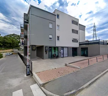 Solin, Japirko - Stan u novogradnji s vrtom i park. mjestom u garaži! - cover