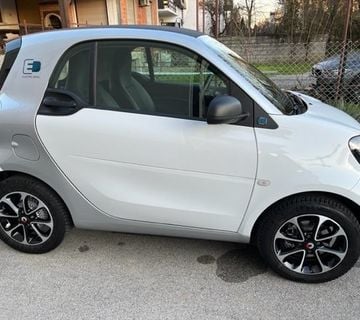 Smart EQ fortwo 60 kW, novi model, 09/2021, brzi punjač, u PDV-u - cover