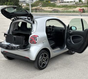 Smart fortwo coupe EQ, senzori, kamera, full led, zamjena za benzinca - cover