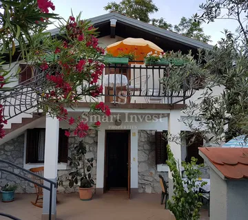 IKA - OPRIĆ, kuća s pogledom na more i prostranom okućnicom - cover