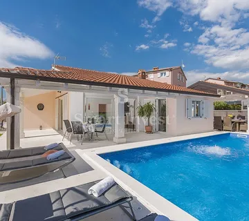 POREČ, kvalitetna kuća s grijanim bazenom - cover