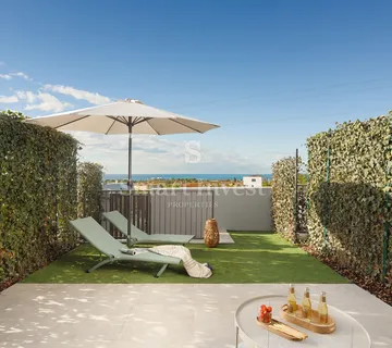 POREČ, moderna kuća s pogledom na more - cover