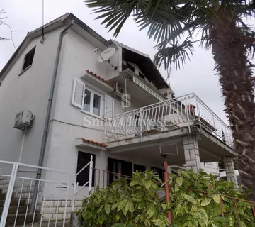 OPATIJA, Samostojeća kuća od 300 m2 s građevinskim terenom od 1812 m2