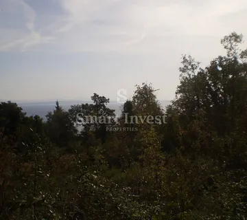 LOVRAN, građevinsko zemljište od 689 m2 s pogledom na more
