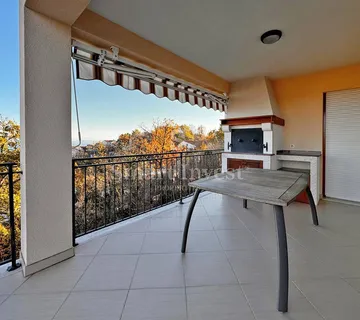 BREGI, stan 3S+DB s balkonom i pogledom na more, u zgradi s bazenom - cover