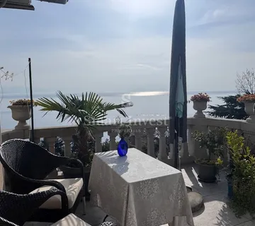 OPATIJA, etaža od 92.22 m2 u staroj vili s pogledom na na cijeli Kvarner!