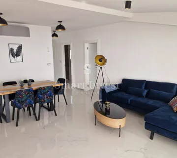 BREGI, stan 2S+DB s terasom i pogledom na more, vanjskim bazenom i parkingom - cover