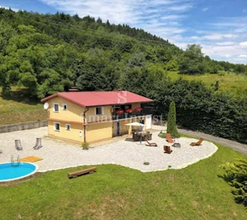 VRBOVSKO, kuća s bazenom i okućnicom od 6200 M2