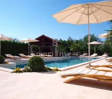 OPRIĆ, prekrasna apartmanska kuća 450 m2, s balkonima, terasama, pogledom na more i bazenom - Oprić, Opatija