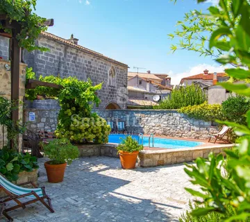 GRAČIŠĆE, kamene kuće u starom gradu s bazenom i parkingom - cover