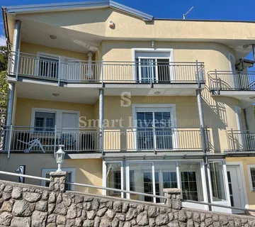 MEDVEJA, kuća s 3 stambene jedinice, pogled na more! - cover