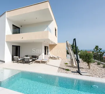 KOSTRENA, dvojna vila s bazenom i pogledom na more (B1) - cover