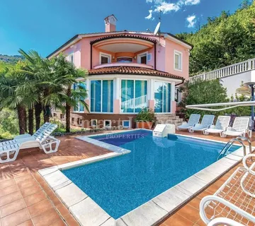 Opatija, Vila 460 M2 Na Izdvojenoj Lokaciji Nedaleko Mora!