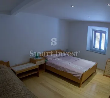KARLOBAG, kuća od 260 m2 s konobom!