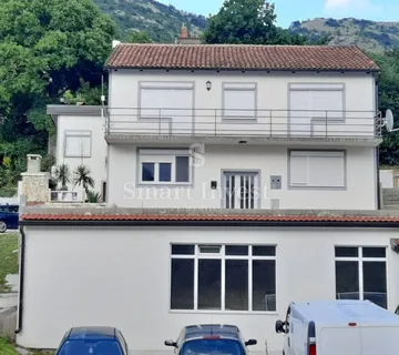 ISTRA - PLOMIN, kuća od 270 M2, poslovna i stambena mogućnost - Plomin, Kršan