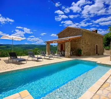 ISTRA, OPRTALJ, AUTOHTONA KAMENA VILA S BAZENOM - cover