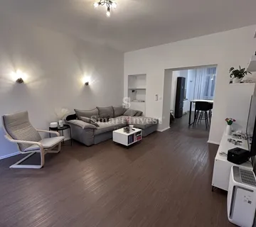 RIJEKA - CENTAR, renoviran stan 1S+DB s dva balkona!