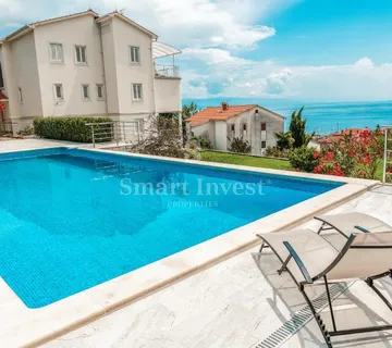 IČIĆI, stan 2S+DB s pogledom na more u vili s bazenom, za najam - cover