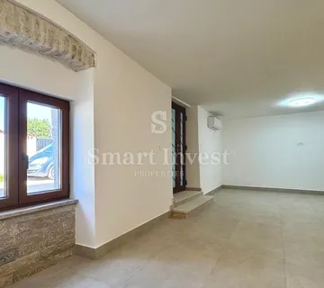 ISTRA, BARBAN, RENOVIRANA KAMENA KUĆA - cover