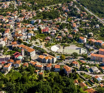 MATULJI, iznajmljuje se poslovni prostor 150 m2 - cover