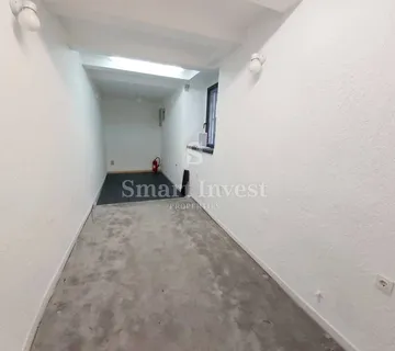 OPATIJA - STROGI CENTAR, poslovni prostor od 24 m2