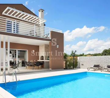 Svetvinčenat, Moderna Vila S Bazenom Na Mirnoj Lokaciji