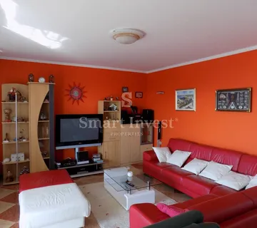 OPATIJA-PAVLOVAC, iznajmljuje se stan od 240 m2