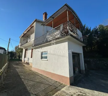 OPRIĆ - IKA, kuća s pogledom na more i okućnicom - Lovran