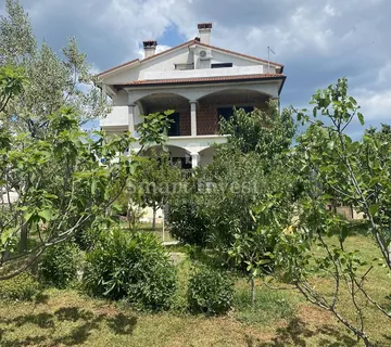 ROVINJ 7 KM, pola kuće od 460 m2 - Rovinjsko Selo, Rovinj