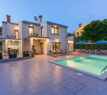 POREČ, prekrasna vila s bazenom, 300 m DO MORA! - cover